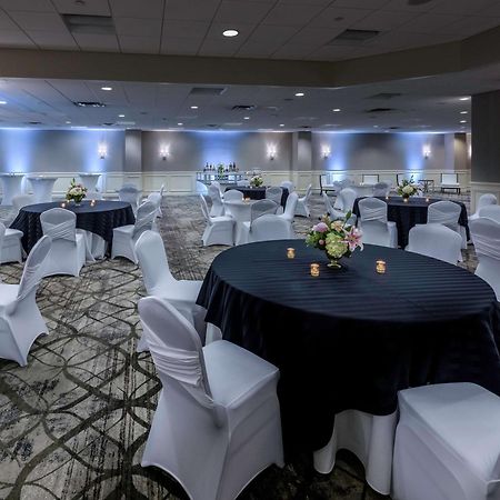 Отель Hilton Lexington Downtown Экстерьер фото