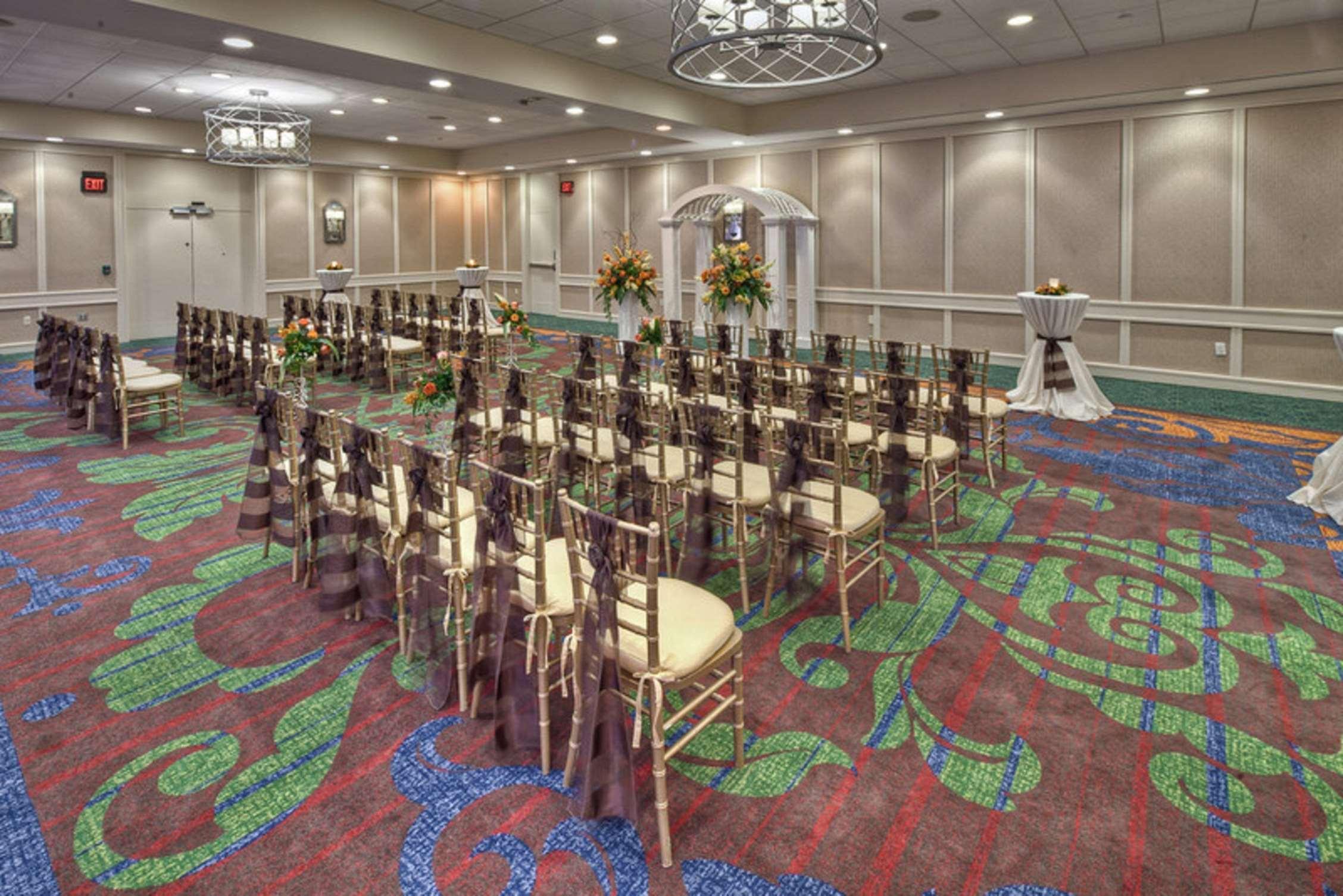 Отель Hilton Lexington Downtown Экстерьер фото
