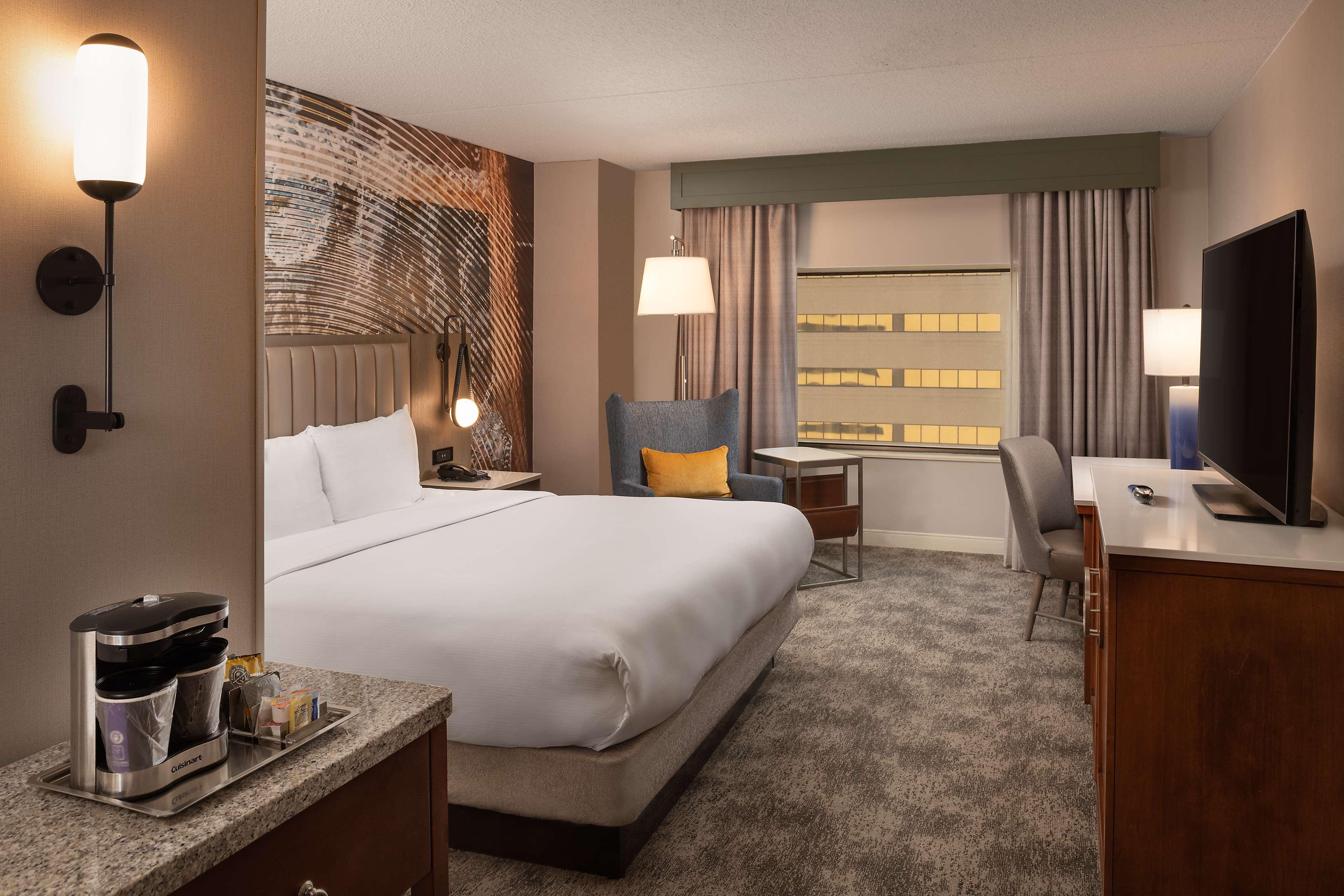 Отель Hilton Lexington Downtown Экстерьер фото