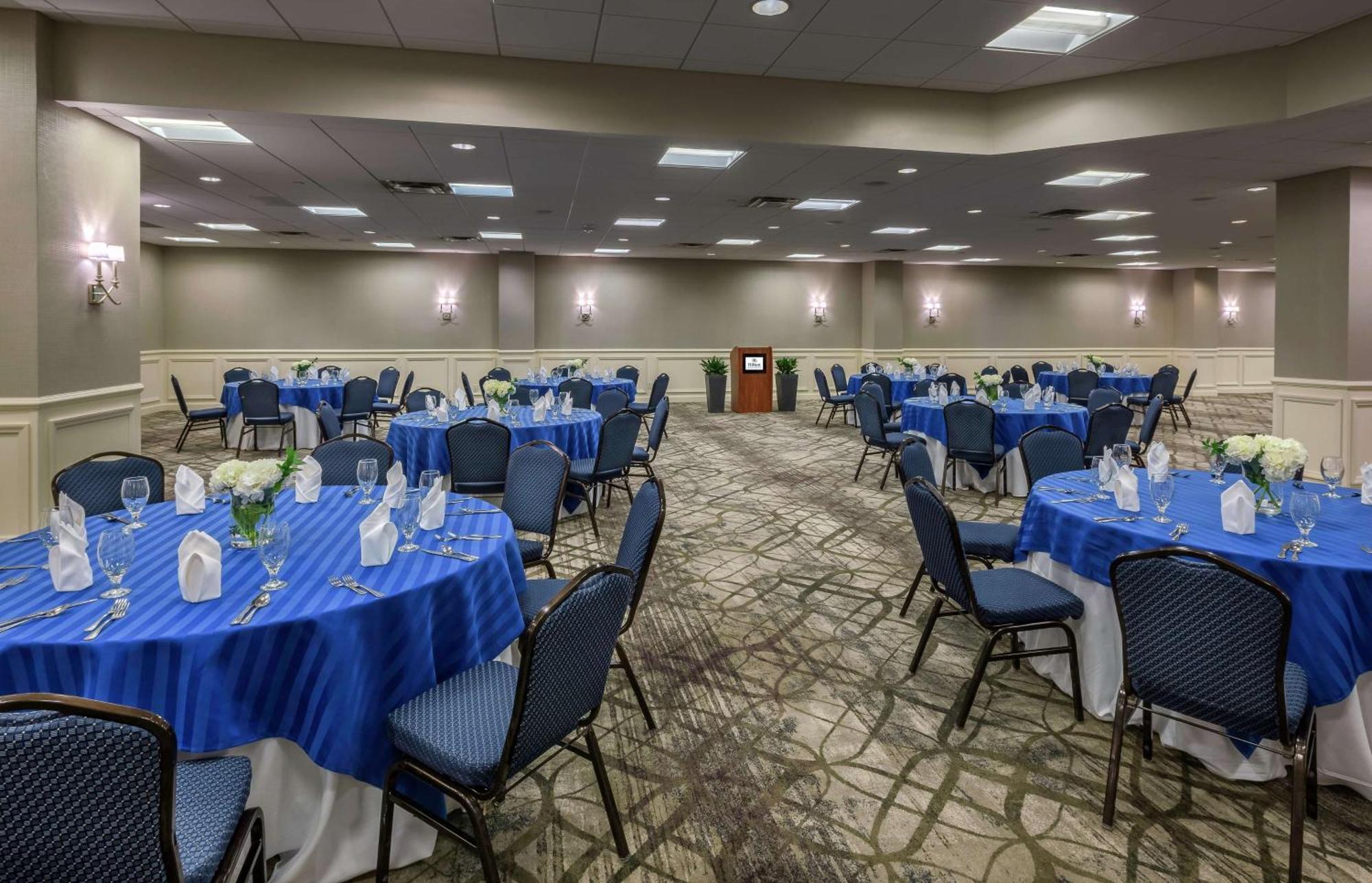 Отель Hilton Lexington Downtown Экстерьер фото