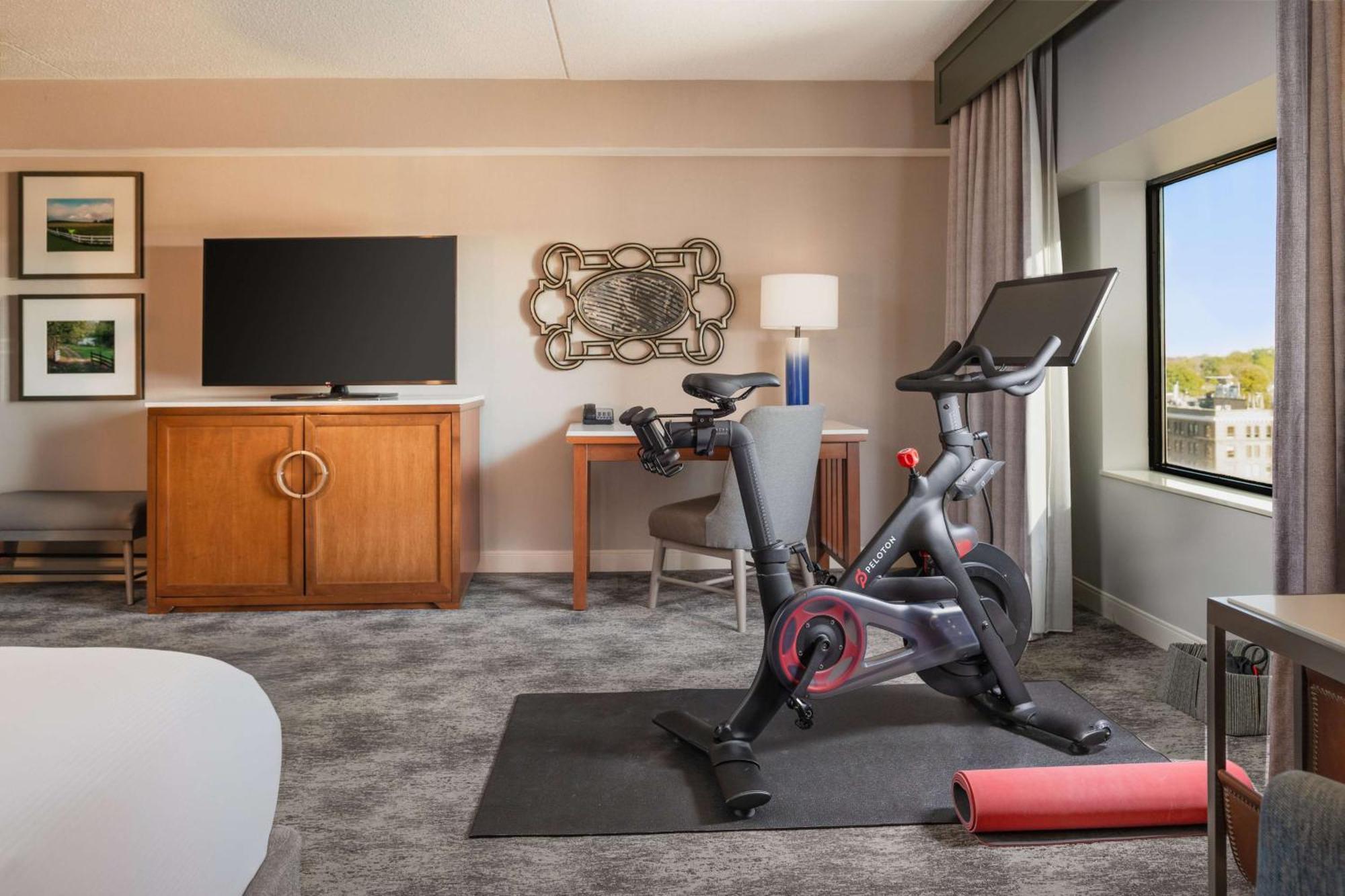 Отель Hilton Lexington Downtown Экстерьер фото