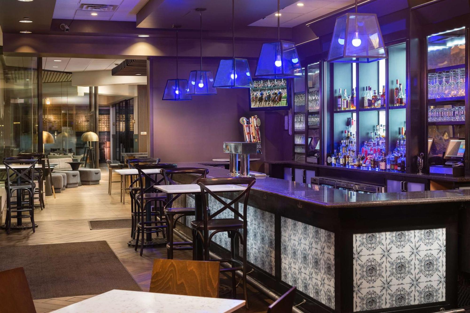 Отель Hilton Lexington Downtown Экстерьер фото