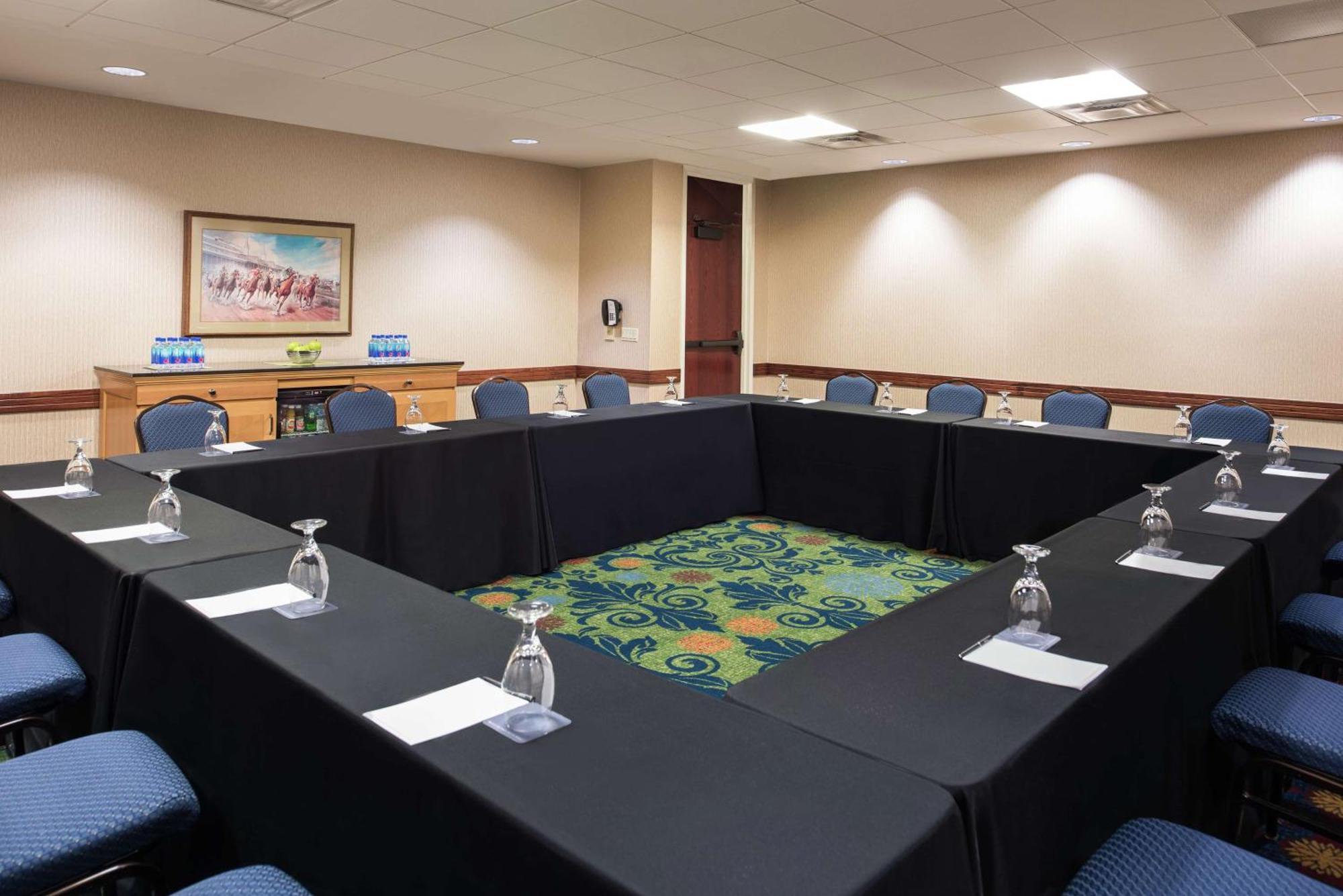 Отель Hilton Lexington Downtown Экстерьер фото
