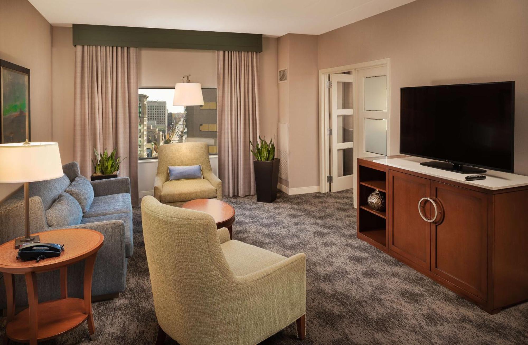 Отель Hilton Lexington Downtown Экстерьер фото