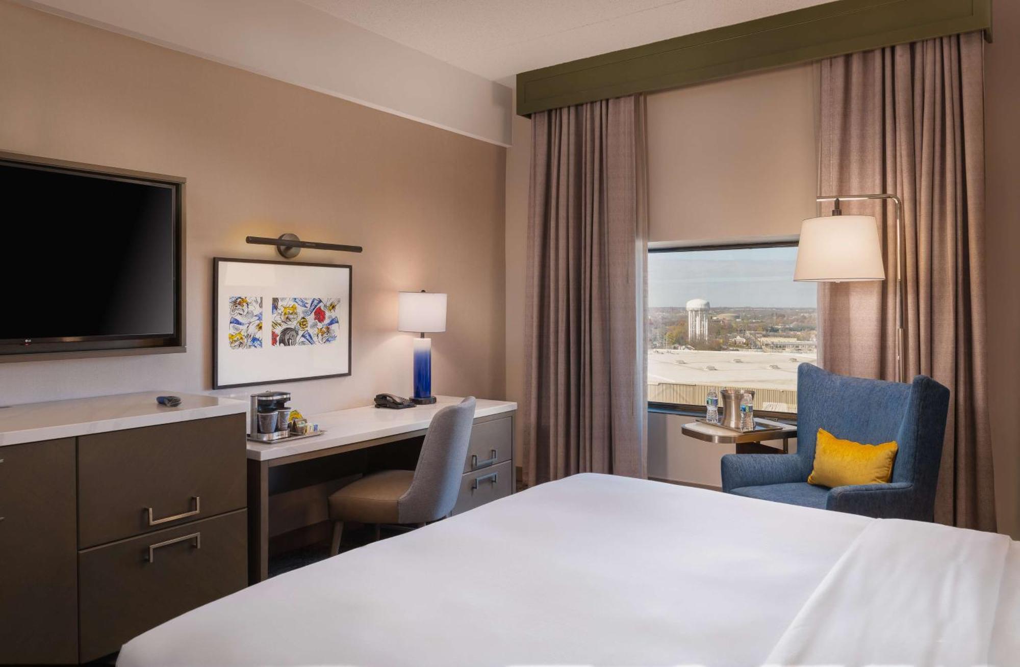 Отель Hilton Lexington Downtown Экстерьер фото