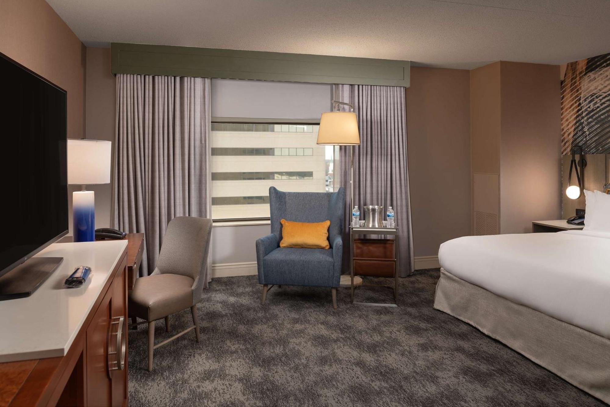 Отель Hilton Lexington Downtown Экстерьер фото