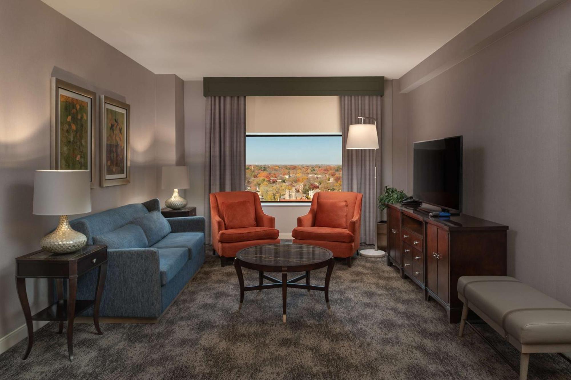 Отель Hilton Lexington Downtown Экстерьер фото
