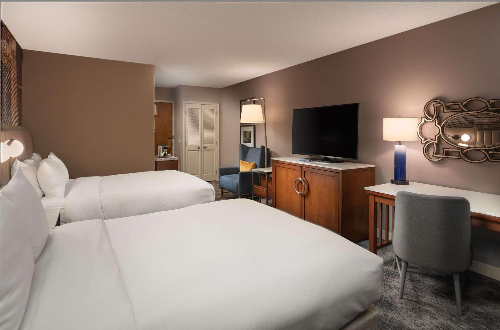 Отель Hilton Lexington Downtown Экстерьер фото
