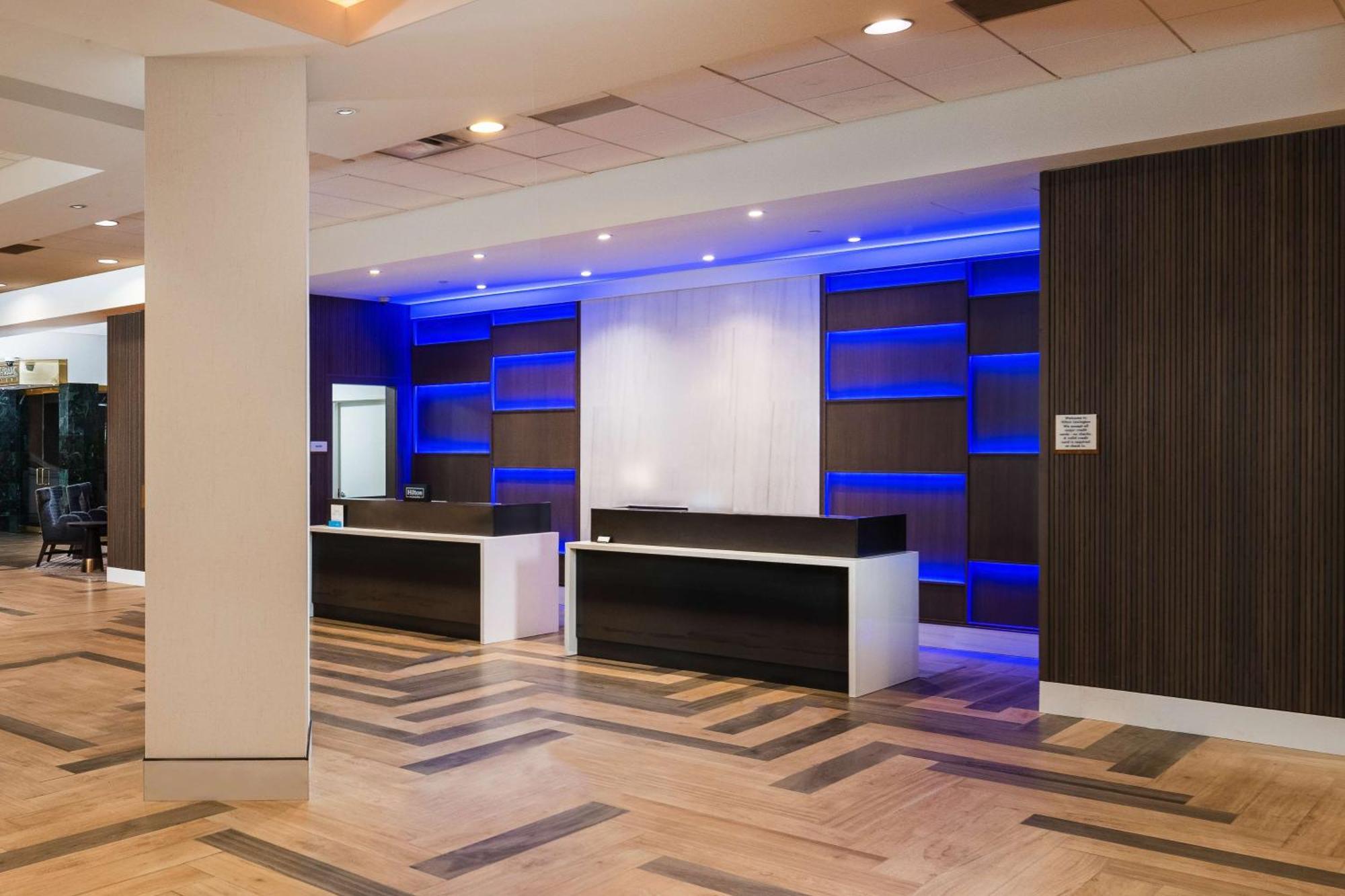 Отель Hilton Lexington Downtown Экстерьер фото