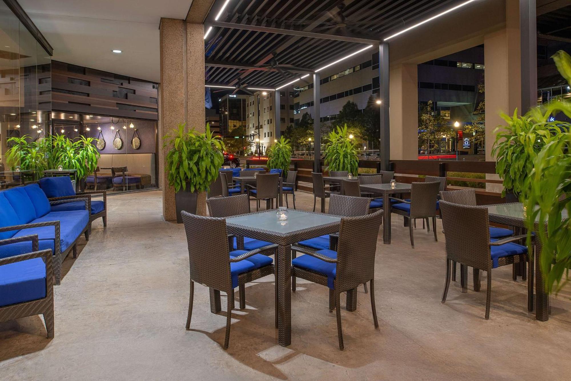 Отель Hilton Lexington Downtown Экстерьер фото