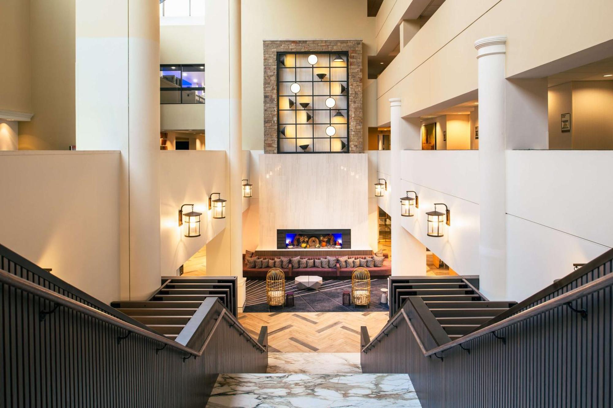Отель Hilton Lexington Downtown Экстерьер фото